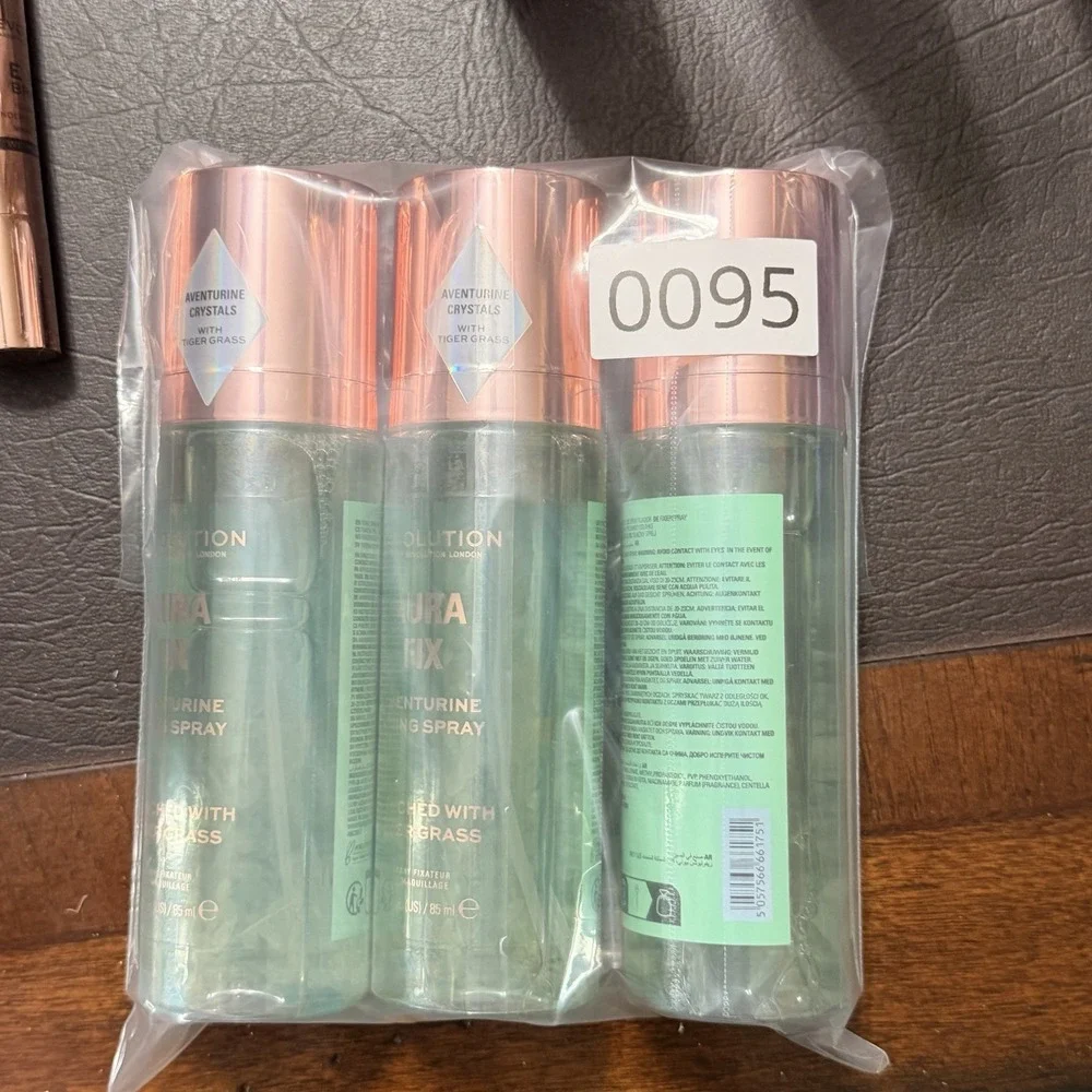 Revolution 3 Pack Aura Fix Aventurine Fixing Spray Tiger Grass Makeup Setting